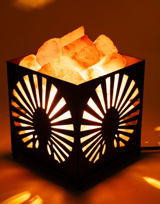 Urban Style Iron Basket with Salt Chunks Lamp