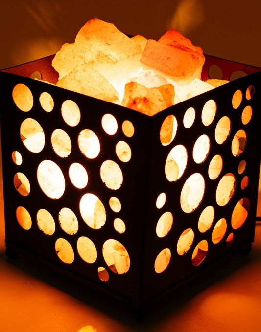 Circle Style Iron Basket with Salt Chunks Lamp