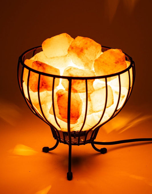 Flower Pot Style Iron Basket with Salt Chunks Lamp